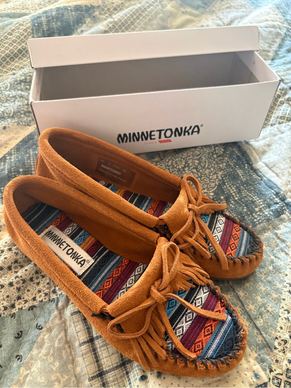 Minnetonka Women’s Kitty Serape Suede Moccasin